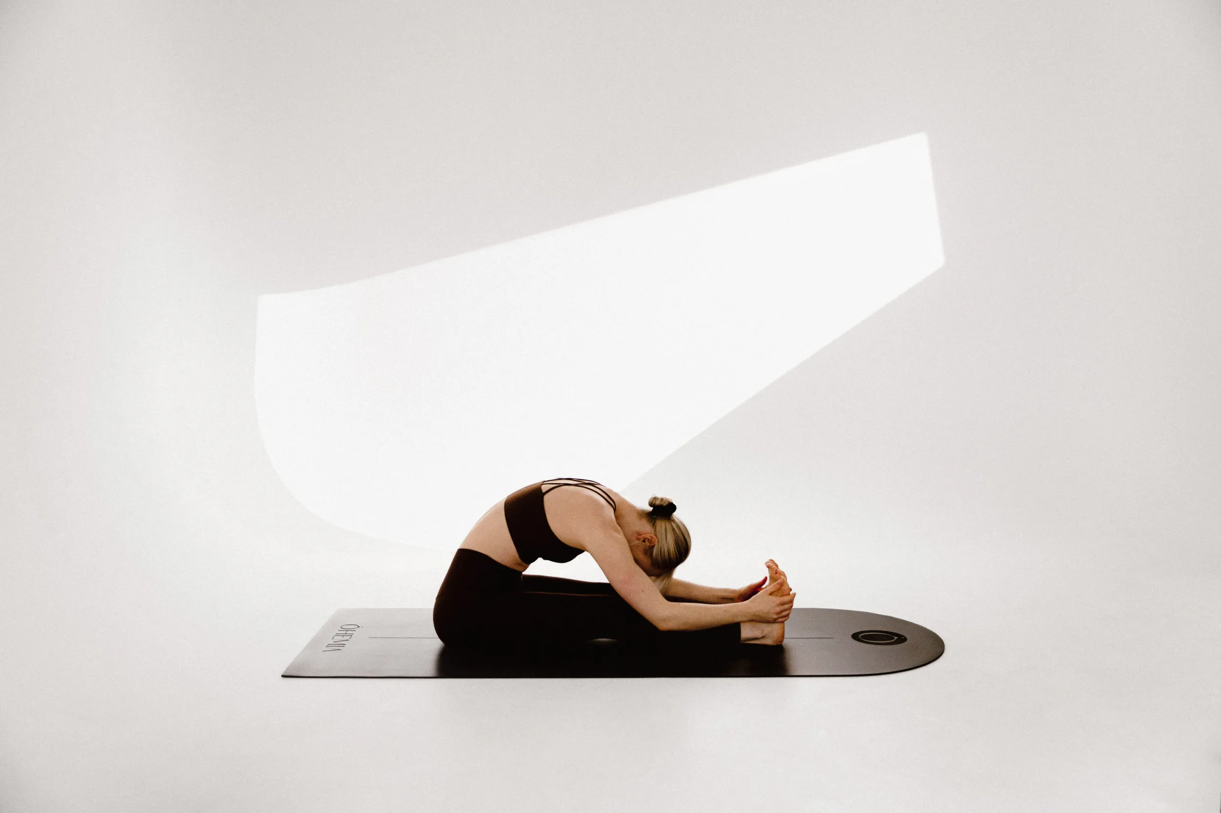 Valerie Mack in der entspannenden Class Move Fusion im OHEMIA Studio Stuttgart – Yogaflow mit Atemübungen des Pranayama für Entspannung und Energie